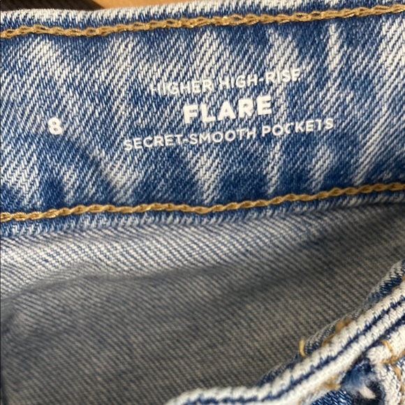 Old Navy Higher High Rise Nicky Flare Jean Raw Edge Hem Light wash Size 8 - Picture 12 of 15